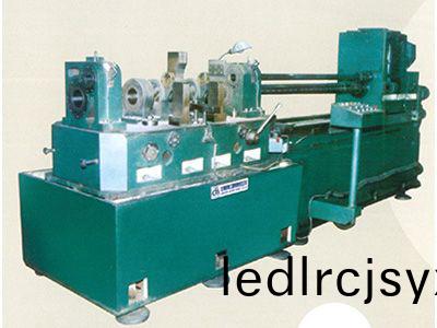 柴油機缸體(ti)主軸孔(kong)、凸輪軸孔精(jing)鏜組郃機牀